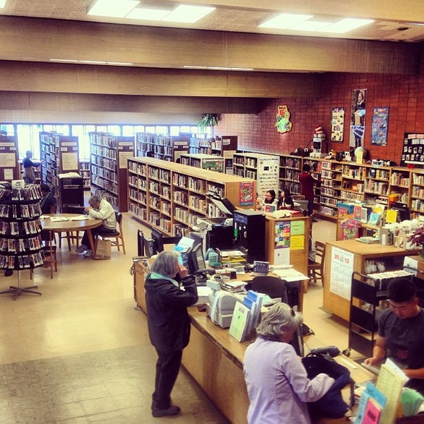 8/3/2013 tarihinde River M.ziyaretçi tarafından North Beach Branch Library'de çekilen fotoğraf