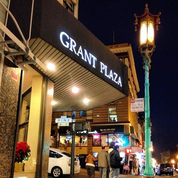 รูปภาพถ่ายที่ Grant Plaza Hotel โดย River M. เมื่อ 1/12/2014