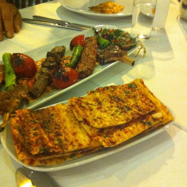 5/20/2013 tarihinde İpek P.ziyaretçi tarafından Antakya Restaurant'de çekilen fotoğraf
