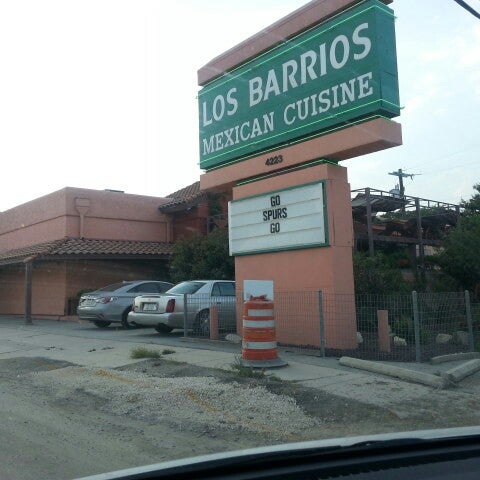 Foto diambil di Los Barrios Mexican Restaurant oleh Heather B- D. pada 4/27/2014
