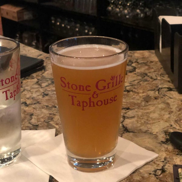 Foto scattata a Stone Grille &amp; Taphouse da Capt B. il 9/15/2019