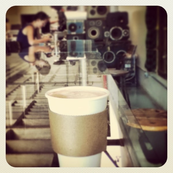 Foto tirada no(a) Bow Truss Coffee Roasters por Andrew W. em 7/11/2013