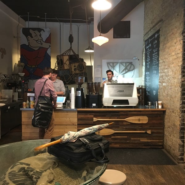 6/19/2017 tarihinde Andrew W.ziyaretçi tarafından Bow Truss Coffee'de çekilen fotoğraf