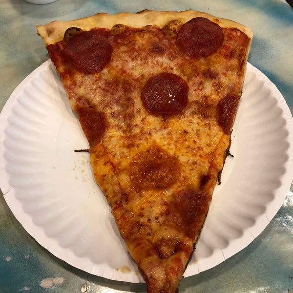 New York Slices Pizza Place In Highland Park