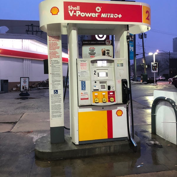Shell Fuel Station in Chicago