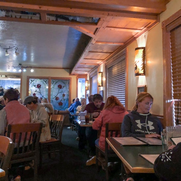 Foto scattata a Bulwinkle Saloon &amp; Eatery da Andrew W. il 6/12/2021