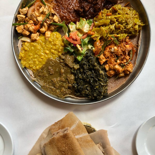 Foto diambil di Demera Ethiopian Restaurant oleh Andrew W. pada 10/6/2019