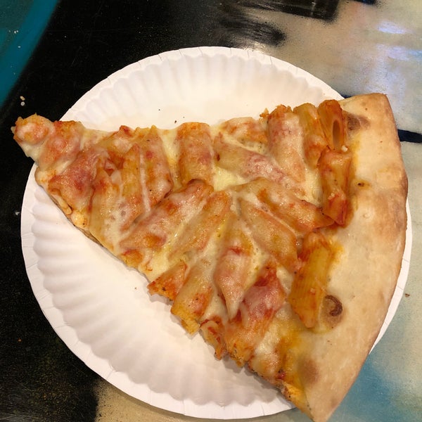 New York Slices Pizza Place In Highland Park