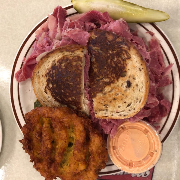 10/5/2019 tarihinde Andrew W.ziyaretçi tarafından Manny&#39;s Cafeteria &amp; Delicatessen'de çekilen fotoğraf