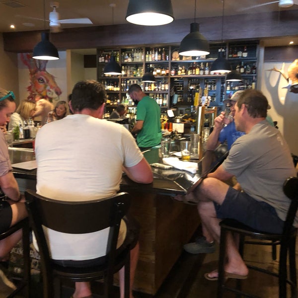 Foto tirada no(a) Local Restaurant &amp; Bar por Andrew W. em 6/8/2021