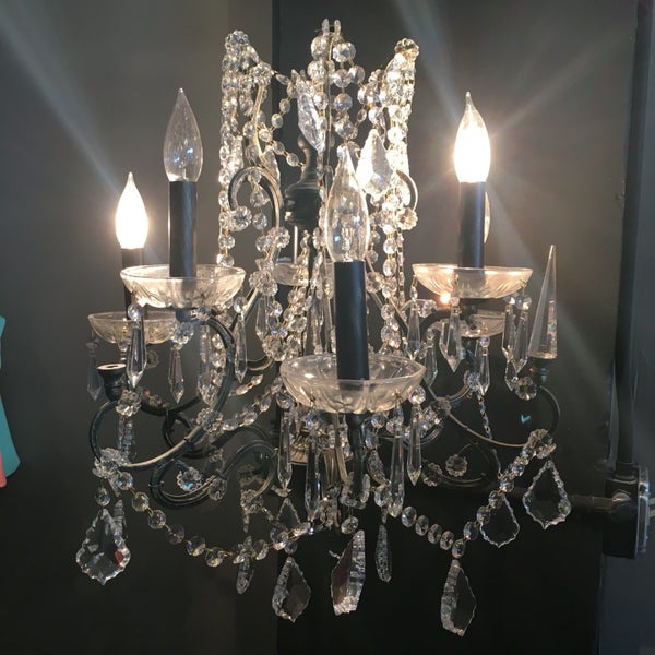 Chandelier's Boutique & Salon Sherman, TX