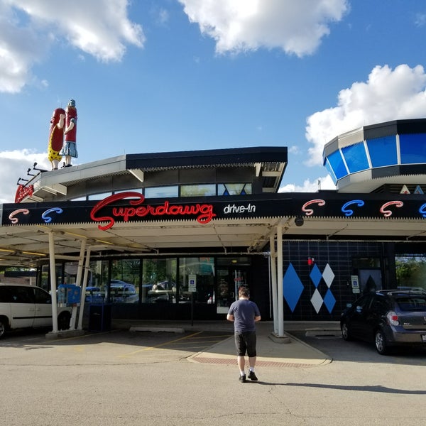 Foto tomada en Superdawg Drive-In  por Katie L. el 7/1/2017