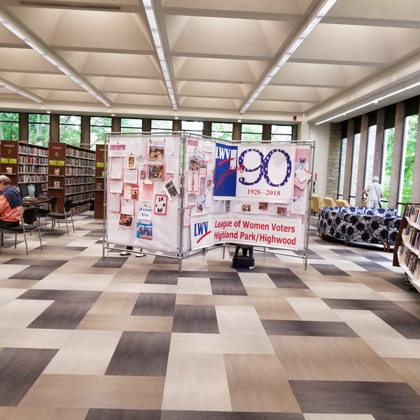 Foto diambil di Highland Park Public Library oleh Katie L. pada 6/14/2018