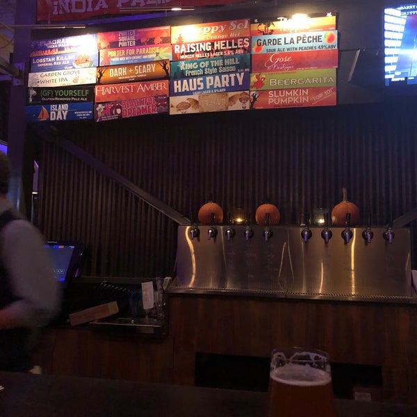 10/3/2018にLea L.がSomerville Brewing (aka Slumbrew) Brewery + Taproomで撮った写真