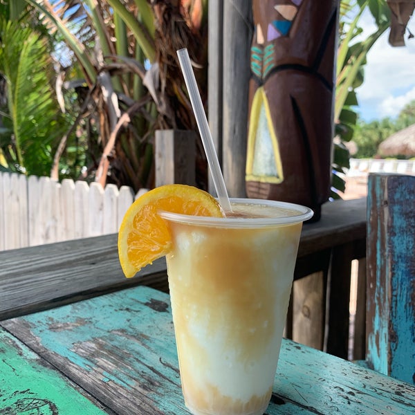 9/16/2019 tarihinde Lea L.ziyaretçi tarafından Toasted Monkey Beach Bar'de çekilen fotoğraf