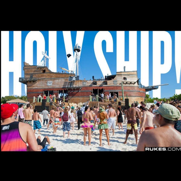 Photo taken at HOLY SHIP! by Lea L. on 1/3/2015
