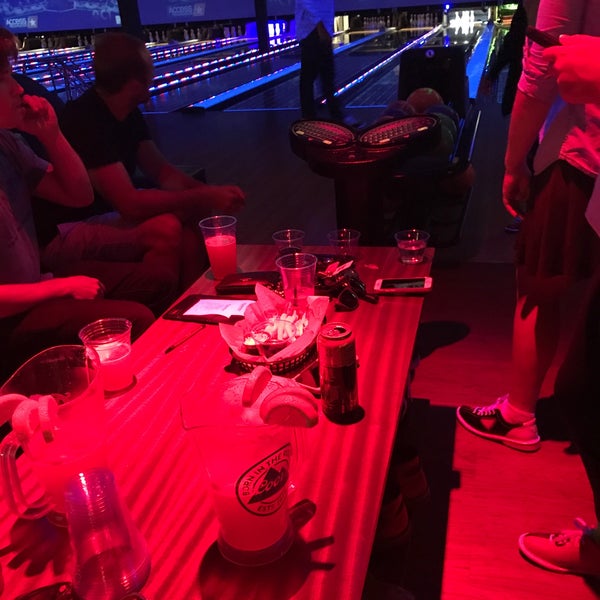 8/28/2017にLea L.がRevolutions Bowling &amp; Loungeで撮った写真