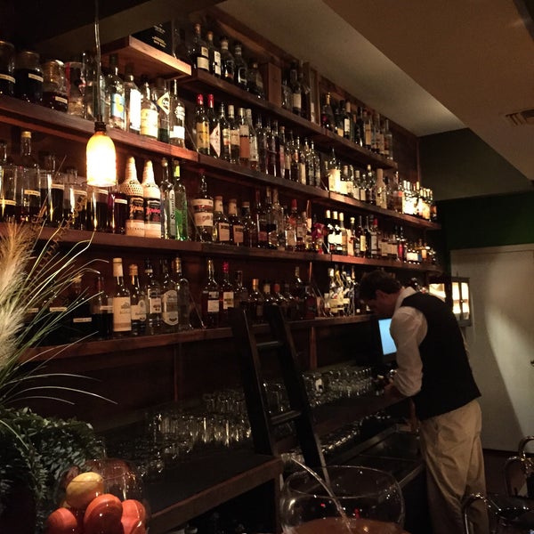 3/4/2015에 Lauren B.님이 Rum Bar at The Breadfruit에서 찍은 사진