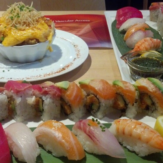 Foto tirada no(a) Sushi Sasa por Diane R. em 6/11/2013