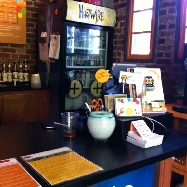 Foto diambil di Hotwire Coffeehouse oleh Dana H. pada 6/4/2013