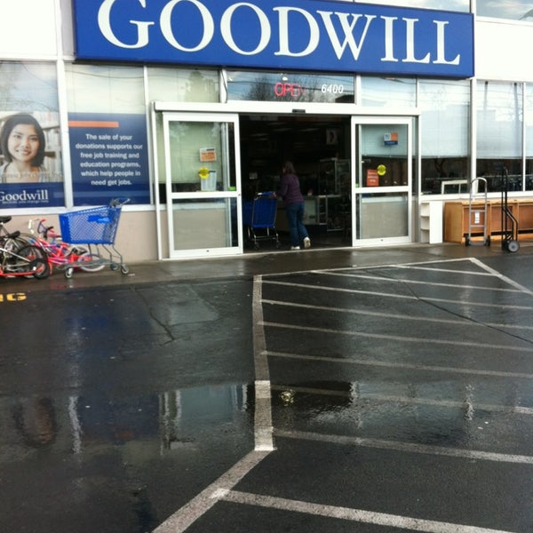 Goodwill Ballard Thrift / Vintage Store in Ballard