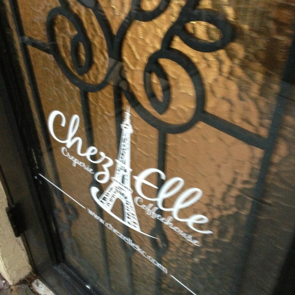 Foto diambil di Chez Elle oleh Tony M. pada 3/10/2013