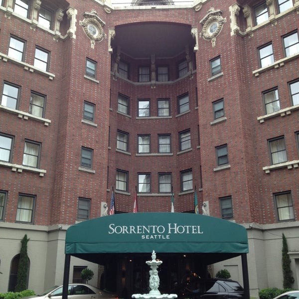 Снимок сделан в Hotel Sorrento пользователем Susan P. 9/13/2013