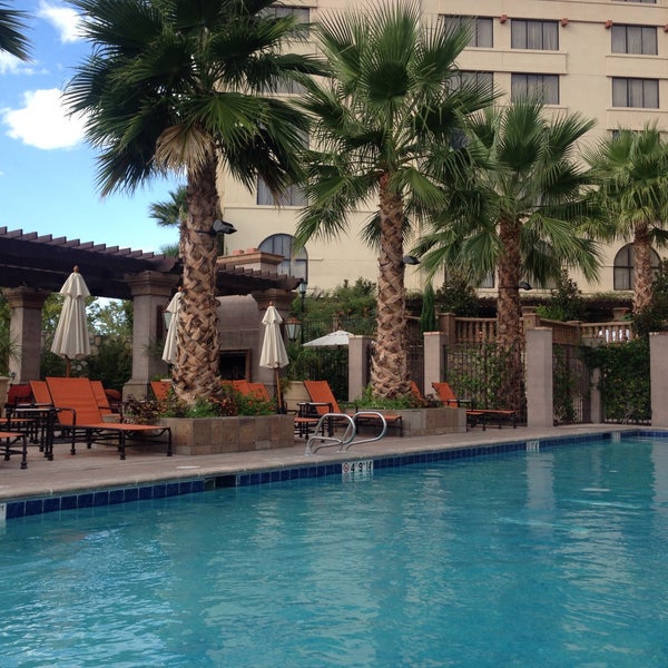 Photo taken at Hotel Encanto De Las Cruces by Rich V. on 9/24/2015