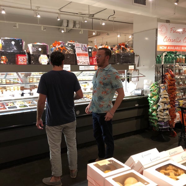 8/29/2018 tarihinde Laurence H.ziyaretçi tarafından Citarella Gourmet Market - West Village'de çekilen fotoğraf