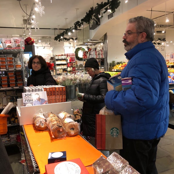12/5/2018 tarihinde Laurence H.ziyaretçi tarafından Citarella Gourmet Market - West Village'de çekilen fotoğraf