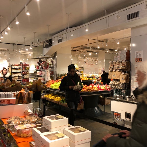 2/11/2019 tarihinde Laurence H.ziyaretçi tarafından Citarella Gourmet Market - West Village'de çekilen fotoğraf