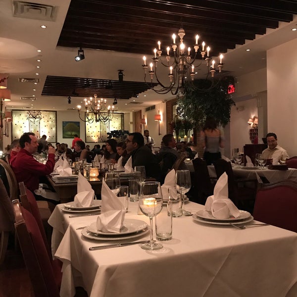 รูปภาพถ่ายที่ Almayass Restaurant NYC โดย Laurence H. เมื่อ 12/10/2017
