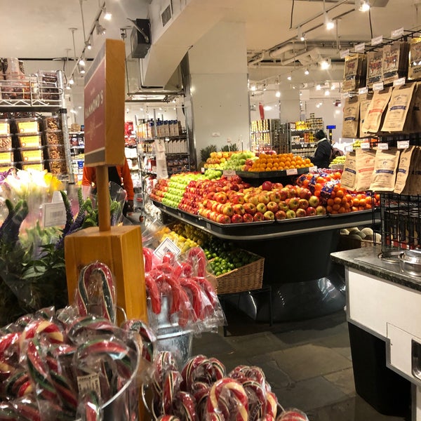 Das Foto wurde bei Citarella Gourmet Market - West Village von Laurence H. am 11/21/2019 aufgenommen