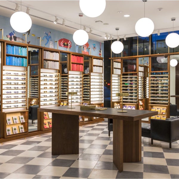 Photo taken at Warby Parker by Laurence H. on 11/3/2018