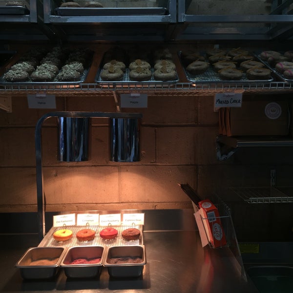 12/3/2015에 Michelle W.님이 Underwest Donuts에서 찍은 사진