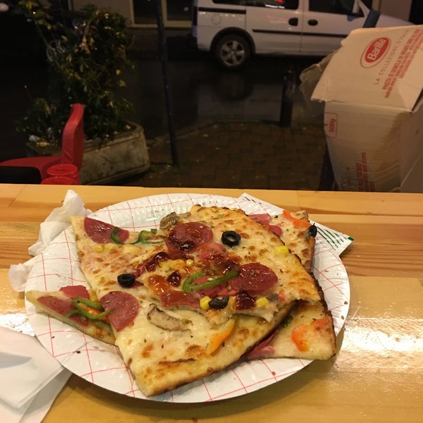 11/26/2015 tarihinde Salih D.ziyaretçi tarafından Pizza2Go'de çekilen fotoğraf