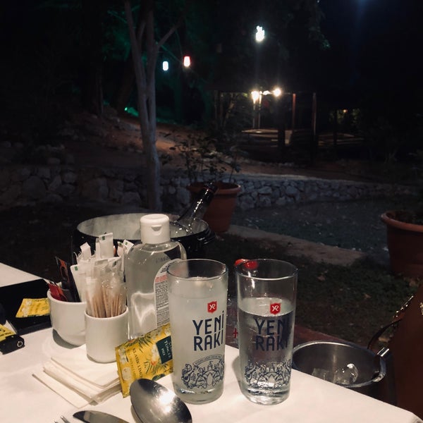 รูปภาพถ่ายที่ Meşelik Et &amp; Balık Restaurant โดย HİLAL Ö. เมื่อ 9/5/2020