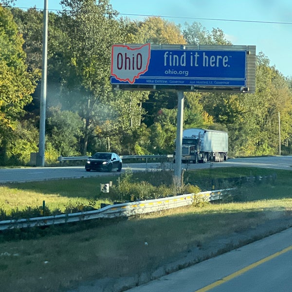 Michigan / Ohio State Line Border Crossing in Whiteford