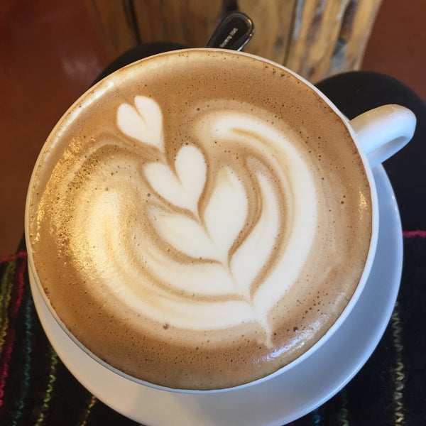 รูปภาพถ่ายที่ Barefoot Coffee โดย Holden เมื่อ 3/28/2016