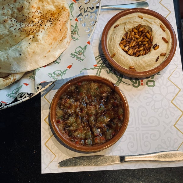 2/29/2020 tarihinde Soli Kitchen - س.ziyaretçi tarafından Osmanli restaurant مطعم عُصمنلي'de çekilen fotoğraf