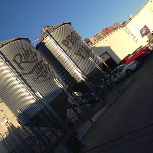 Foto tirada no(a) Rahr &amp; Sons Brewing Co. por Crystal Gel D. em 11/14/2018