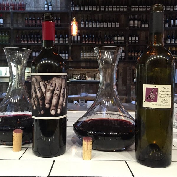 7/7/2015 tarihinde Andrea S.ziyaretçi tarafından MIUSA Wine Bar'de çekilen fotoğraf