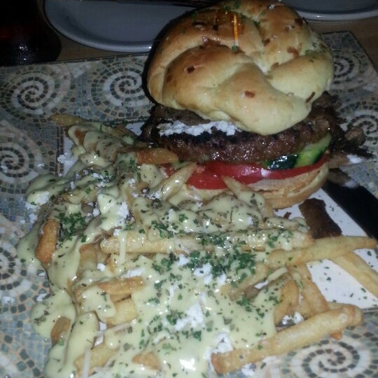 Das Foto wurde bei My Big Fat Greek Restaurant von Mina V. am 9/21/2014 aufgenommen