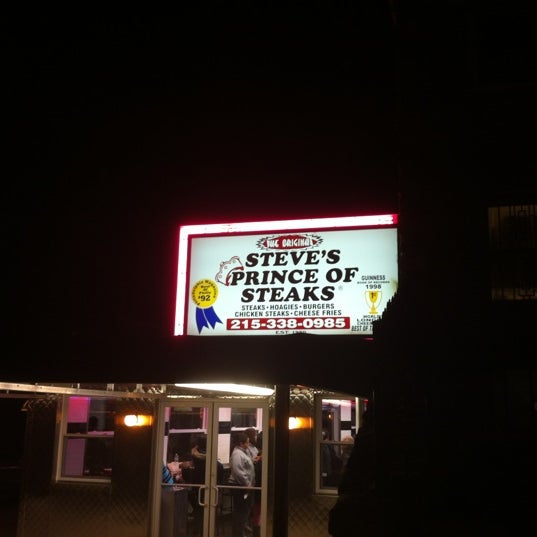 Снимок сделан в Steve&#39;s Prince of Steaks пользователем Kyle C. 10/13/2012