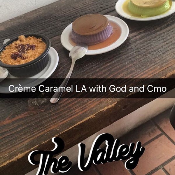 Foto tirada no(a) Creme Caramel LA por John S. em 12/9/2015
