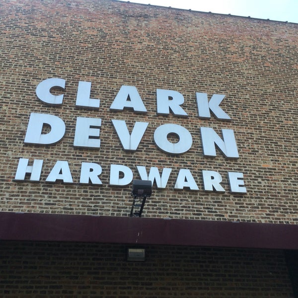 รูปภาพถ่ายที่ Clark-Devon Hardware โดย Bill D. เมื่อ 9/5/2016