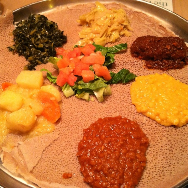 Снимок сделан в Ethiopian Diamond Restaurant &amp; Bar пользователем Bill D. 1/19/2013