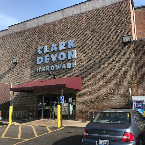 Foto tirada no(a) Clark-Devon Hardware por Bill D. em 6/20/2018
