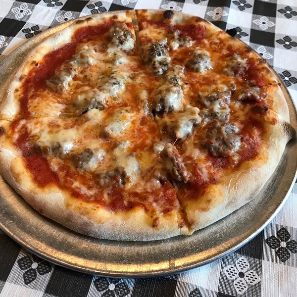 Снимок сделан в Bongiorno&#39;s Italian Deli &amp; Pizzeria пользователем Bill D. 6/6/2018