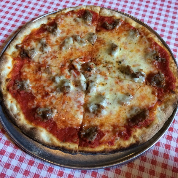 Снимок сделан в Bongiorno&#39;s Italian Deli &amp; Pizzeria пользователем Bill D. 10/14/2016
